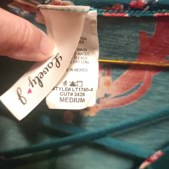 Lovely J Open Shoulder V Neck Top M - Picture 2 of 3